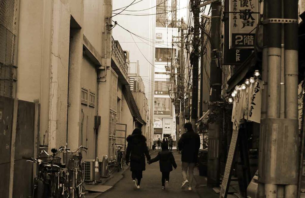 三浦春馬さん急逝に関連しての「チラシ配り会」大阪・道頓堀で “不自然”な現状とは…