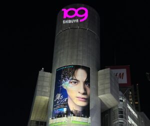 平野紫耀が平野紫耀へ「渋谷109」の壁面を舞台にバトンをリレー