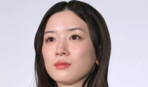 永野芽郁、映画『かくかくしかじか』初日舞台あいさつでの涙の謝罪に賛否両論