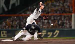 オリックス・廣岡大志、肋骨骨折で「登録抹消」阪神戦の危険スライディング時の接触でダメージを負っていた