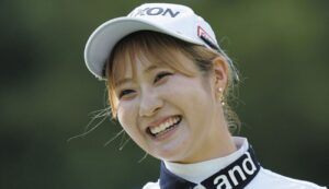 【文春砲】超人気ゴルファー・都玲華（21）、路上で石井忍コーチ（51）の“アソコ”に大胆アプローチ 胸を揉まれながら自宅マンションへ