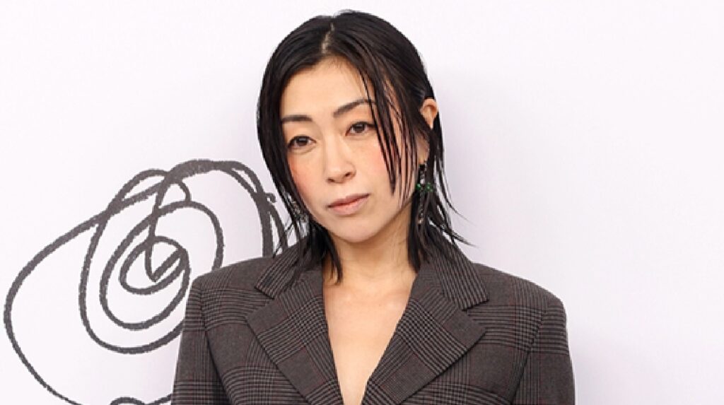 宇多田ヒカル「『予約してない人たちザマアミロ』はユーモア!」「SNSでしか文章読まない人にはユーモアが通じない」で大炎上