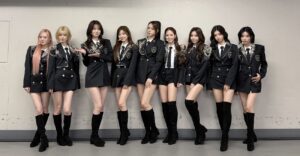 NiziU、アヤカとリクに「確執」ライブの集合写真で鮮明に！？