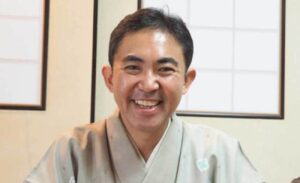 【WBC】林家三平がバックネット裏で「自分の名前タオル」掲げまくり「目立ちすぎキモい」「恥ずかしい」批判殺到