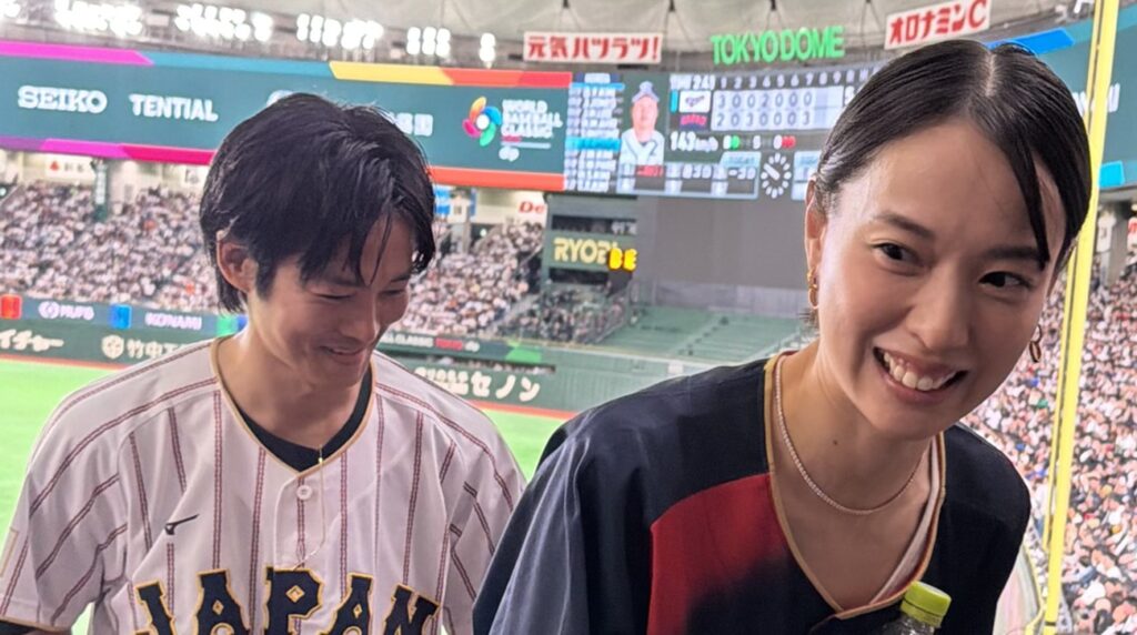 松坂桃李＆戸田恵梨香、夫婦でWBC日本対韓国戦を現地観戦