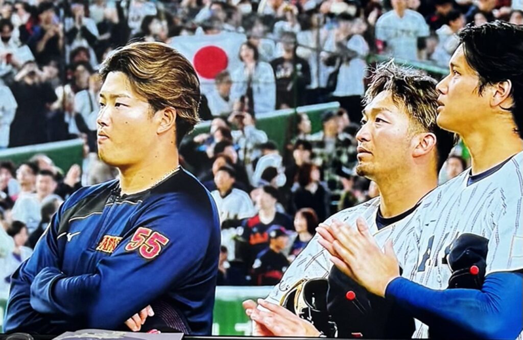 【WBC】村上宗隆「不敬すぎる」と話題に 天皇ご一家への挨拶時に「ガムくちゃ腕組み」試合では無安打