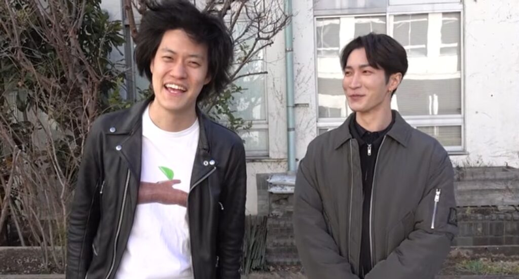 粗品がSnow Man渡辺翔太とコラボ 「驚愕のFANZAMAX（カリスマックス）」「舘様の熱愛ネタを嬉々として扱ってたのと同じ人？」の声