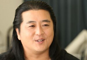 お笑い芸人・長州小力、運転免許証の期限が「切れてました」信号無視と無免許運転で書類送検へ