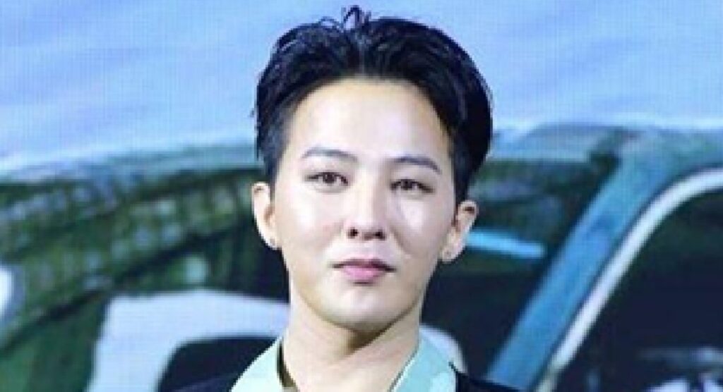 G-DRAGONが黒人差別やわいせつ表現の書かれたタンクトップ着用で事務所が謝罪「細心の注意を払う」