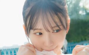 日向坂46 藤嶌果歩、1st写真集先行カットで白ビキニ姿を公開「なんという破壊力」「デカすぎる」の声