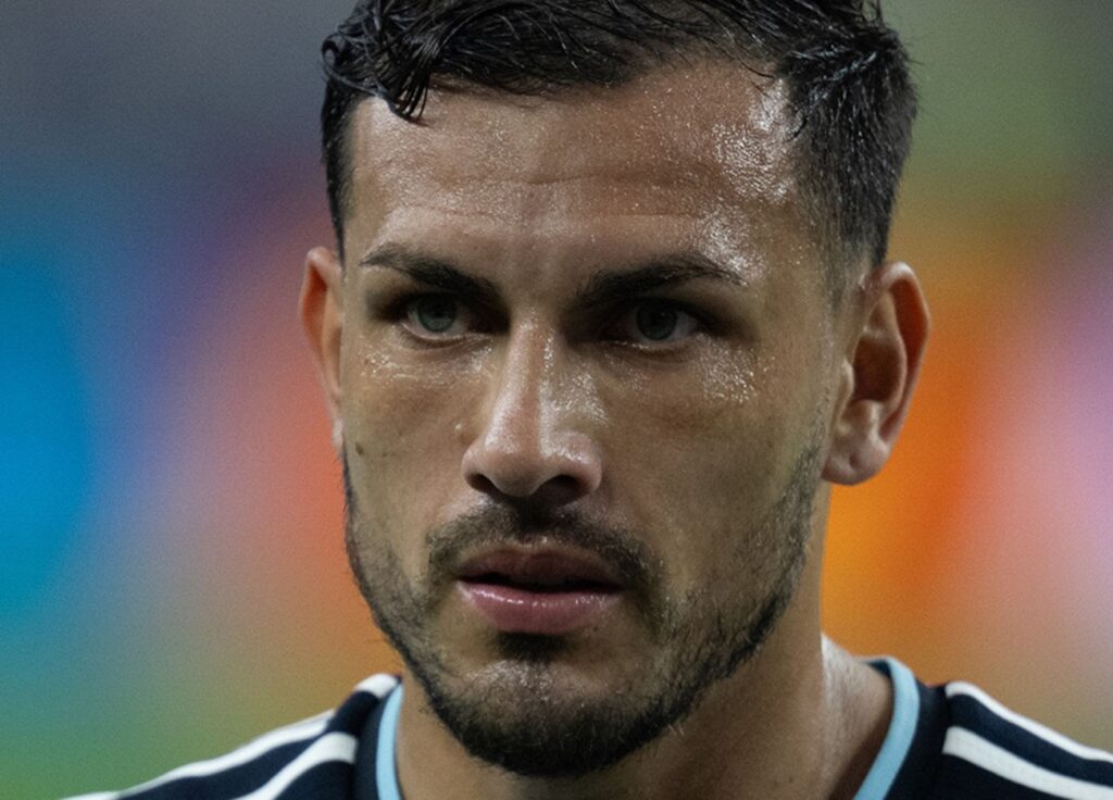 【W杯】アルゼンチンのパレデス「永久追放」へ 試合終了直後にスペイン選手へ暴行乱闘でレッドカード 前回大会もオランダ戦で相手ベンチにシュート